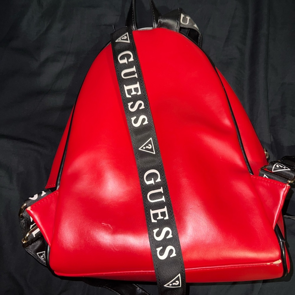 Red Guess backpack - Picture 2 of 4